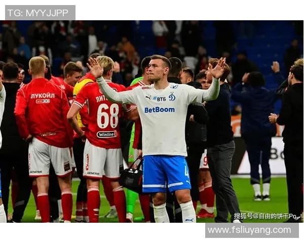 盘点知名球星足球退役现状与辉煌生涯回顾