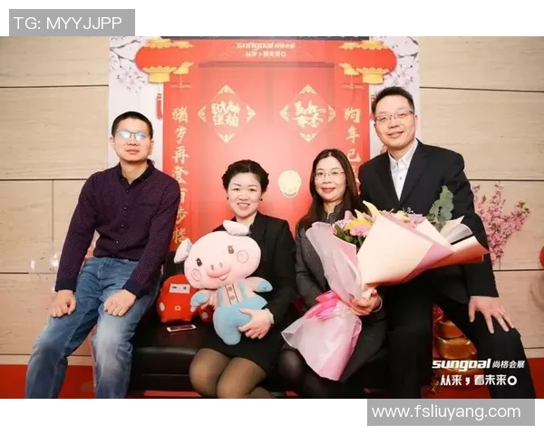 足球巨星豪华新居启航全家随行见证辉煌生活新篇章