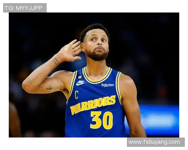 足球明星庆祝胜利手势动作展现激情与荣耀的瞬间