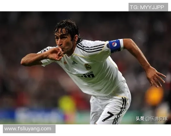 追逐绿茵梦想的传奇球星们用热血与荣耀书写不朽人生